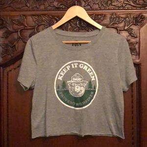 New Smokey Bear keep it green prevent wildfires graphic crew neck cropped shirt